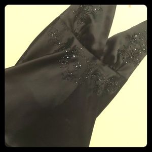 💣$4 WITH BUNDLE 💣😋Silky Black Halter Top😋